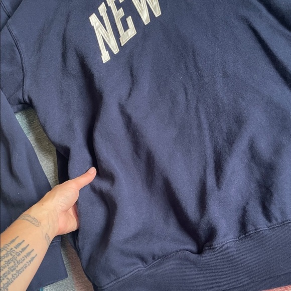 Brandy Melville John Galt New York Quarter Zip Up Sweater in Navy Blue - Picture 7 of 9